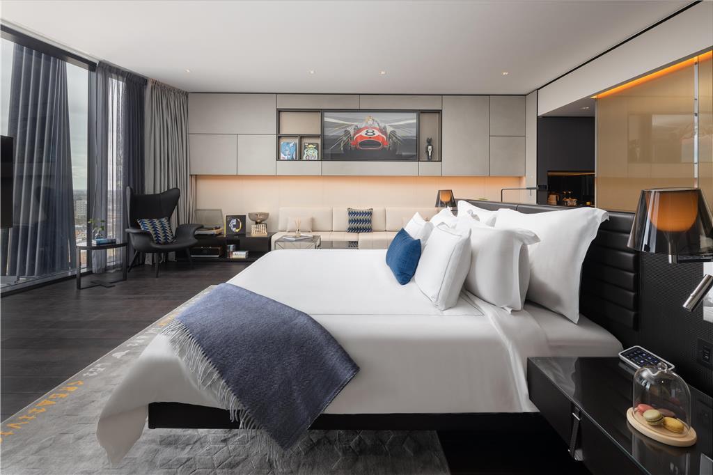 Suite bedroom
