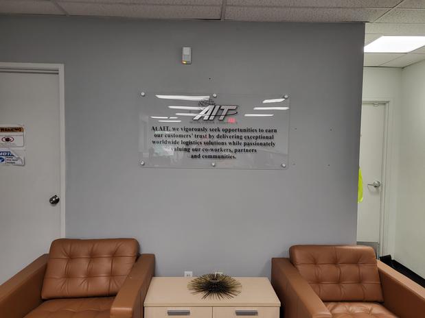 Images AIT Worldwide Logistics