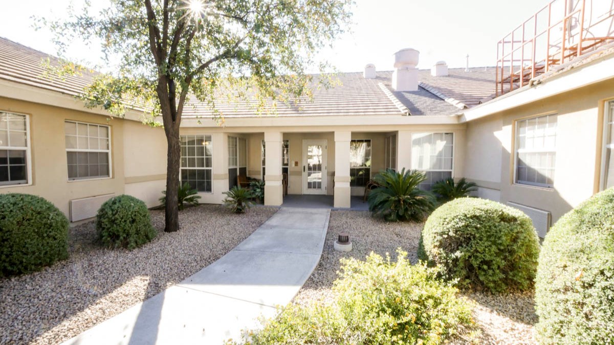 Brookdale Trail Ridge Courtyard