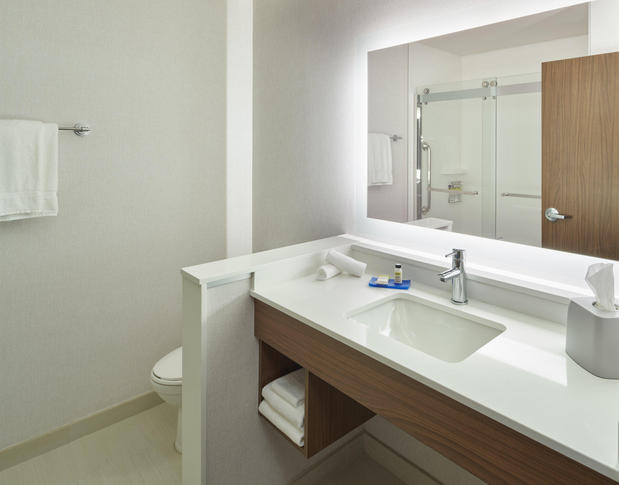 Images Holiday Inn Express & Suites Doral - Miami by IHG