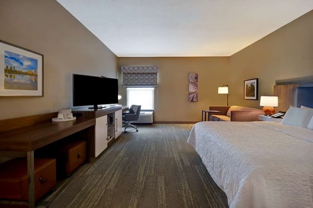 Images Hampton Inn Birmingham-Colonnade 280