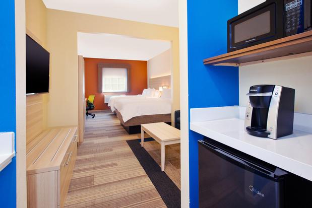 Images Holiday Inn Express & Suites Absecon-Atlantic City Area, an IHG Hotel