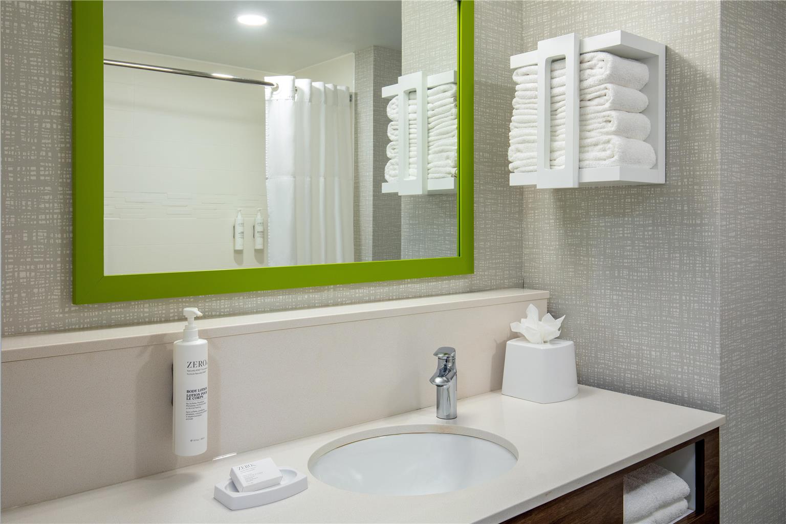 Guest room bath