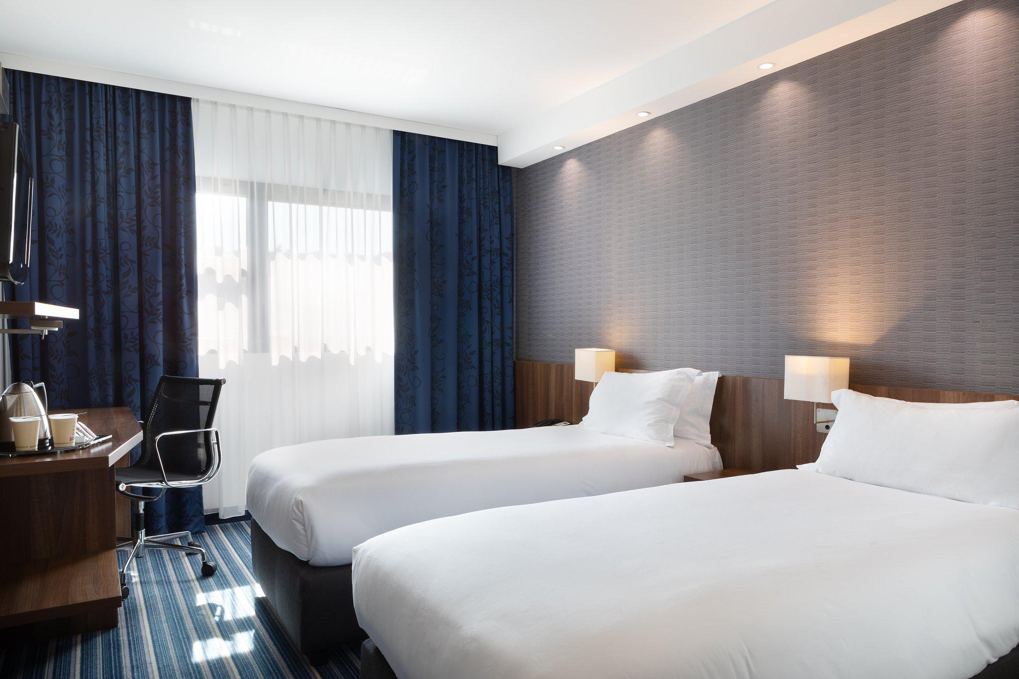 Images Holiday Inn Express Marseille Airport by IHG