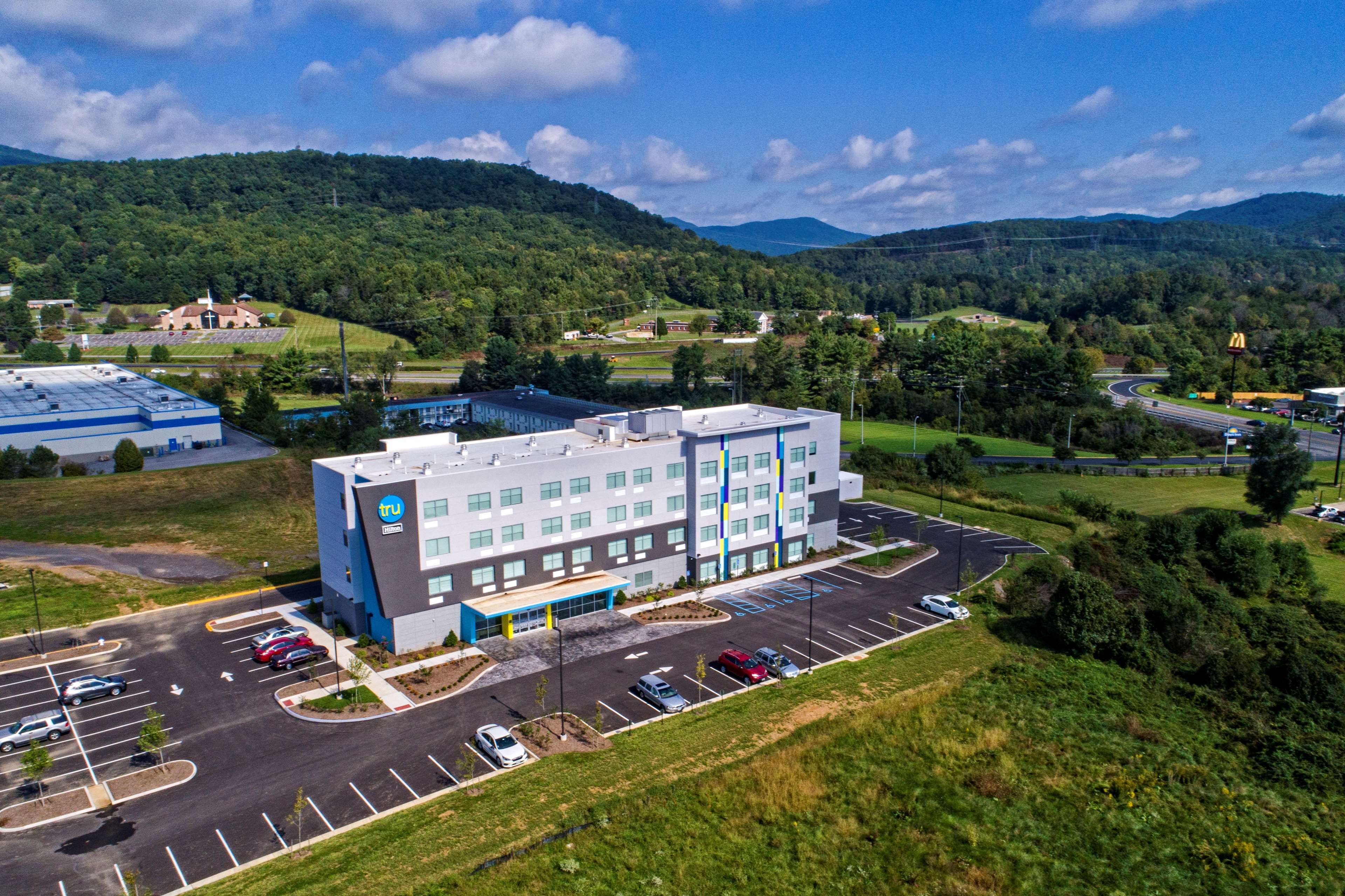 Tru by Hilton Roanoke Hollins