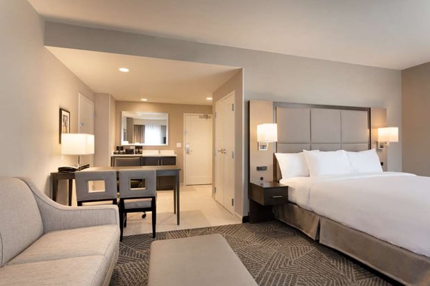 Images Embassy Suites by Hilton Kansas City Olathe