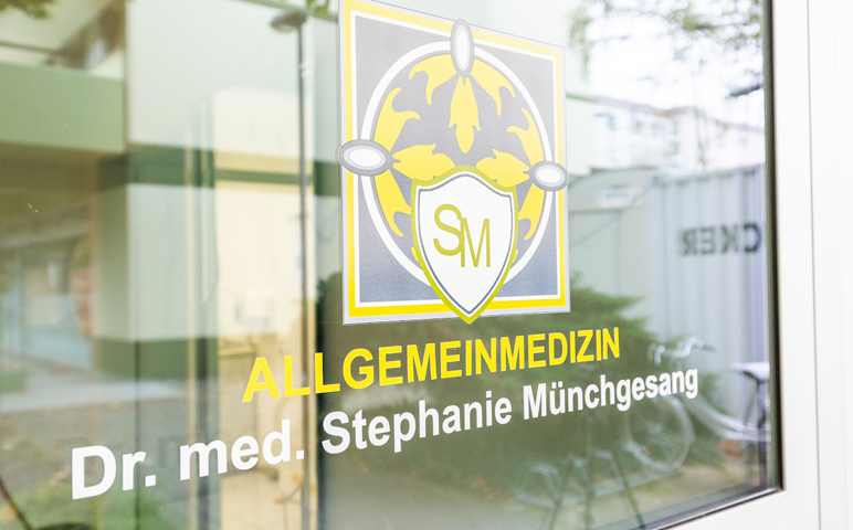 Bilder Dr. med. Stephanie Münchgesang Allgemeinmedizin / Anästhesiologie / Notfallmedizin