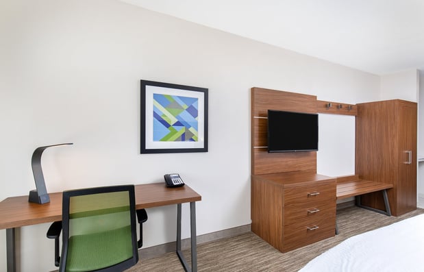 Images Holiday Inn Express & Suites Birmingham - Inverness 280 by IHG
