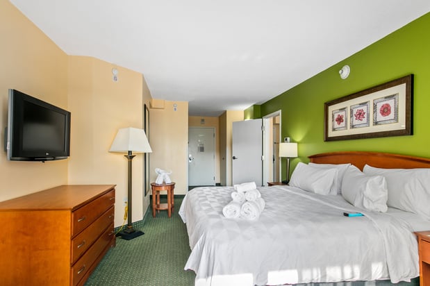 Images Holiday Inn & Suites Clearwater Beach by IHG