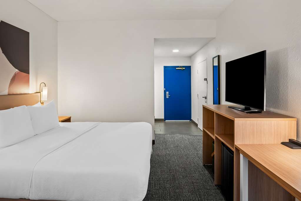 Guest room