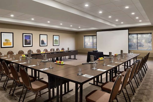 Images Embassy Suites by Hilton Milwaukee Brookfield