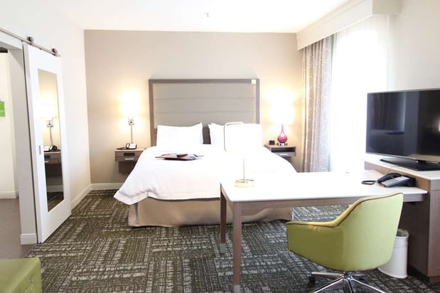 Images Hampton Inn & Suites Dallas Market Center