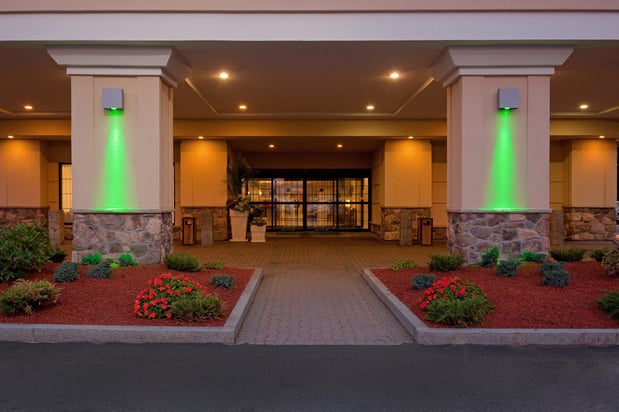 Images Holiday Inn & Suites Boston-Peabody by IHG