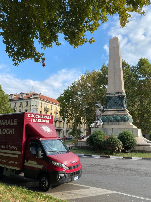 Images Cucchiarale Traslochi e Logistica