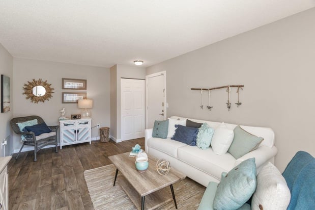 Images Lakeside Crossing at Eagle Creek Apartments and Townhomes