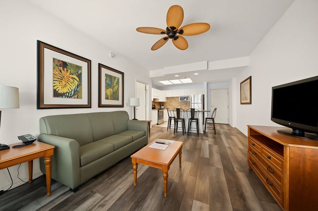 Images Holiday Inn & Suites Clearwater Beach S-Harbourside by IHG