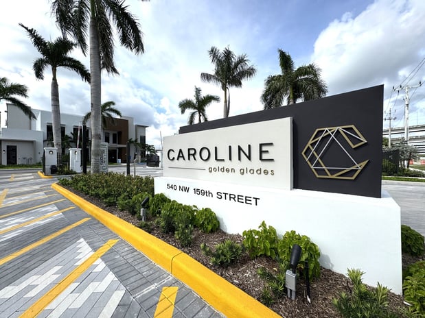 Images Caroline Golden Glades