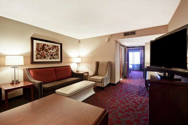 Images Embassy Suites by Hilton Dulles Airport