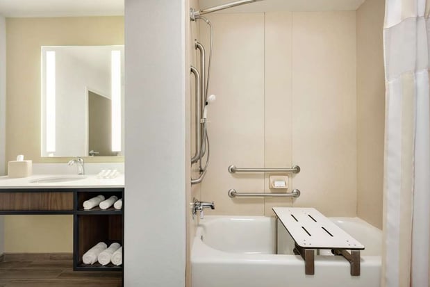 Images Hilton Garden Inn Dubuque Downtown