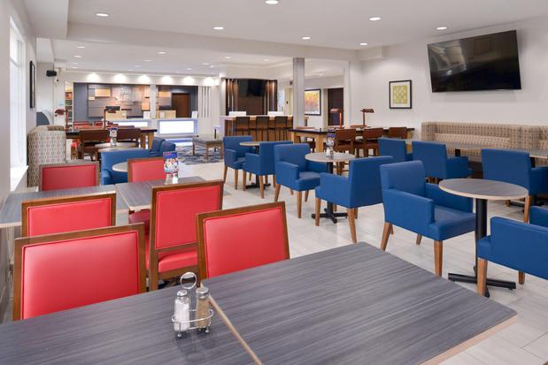 Images Holiday Inn Express Wixom, an IHG Hotel