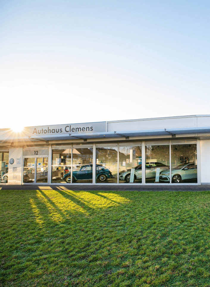Autohaus Clemens GmbH & Co.KG, Tiefenbroicher Weg 12 in Düsseldorf