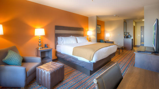 Images Holiday Inn Express Wichita South by IHG