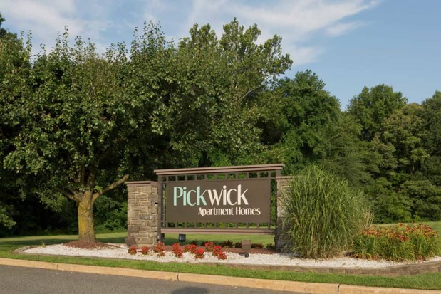 Images Pickwick Apartments