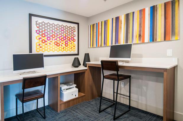 Images Holiday Inn Express & Suites Plano West - Frisco by IHG