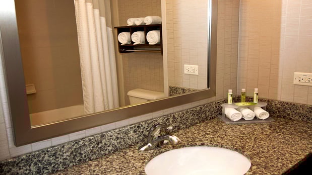 Images Holiday Inn Express & Suites Wichita Northeast by IHG