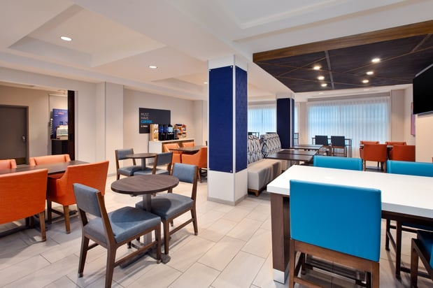 Images Holiday Inn Express & Suites Grand Rapids-North by IHG