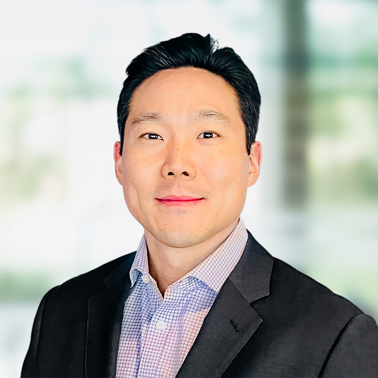 Headshot of Christopher Lee, a wealth advisor at Chase