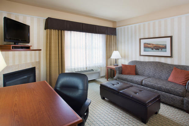 Images Holiday Inn Express & Suites Astoria, an IHG Hotel