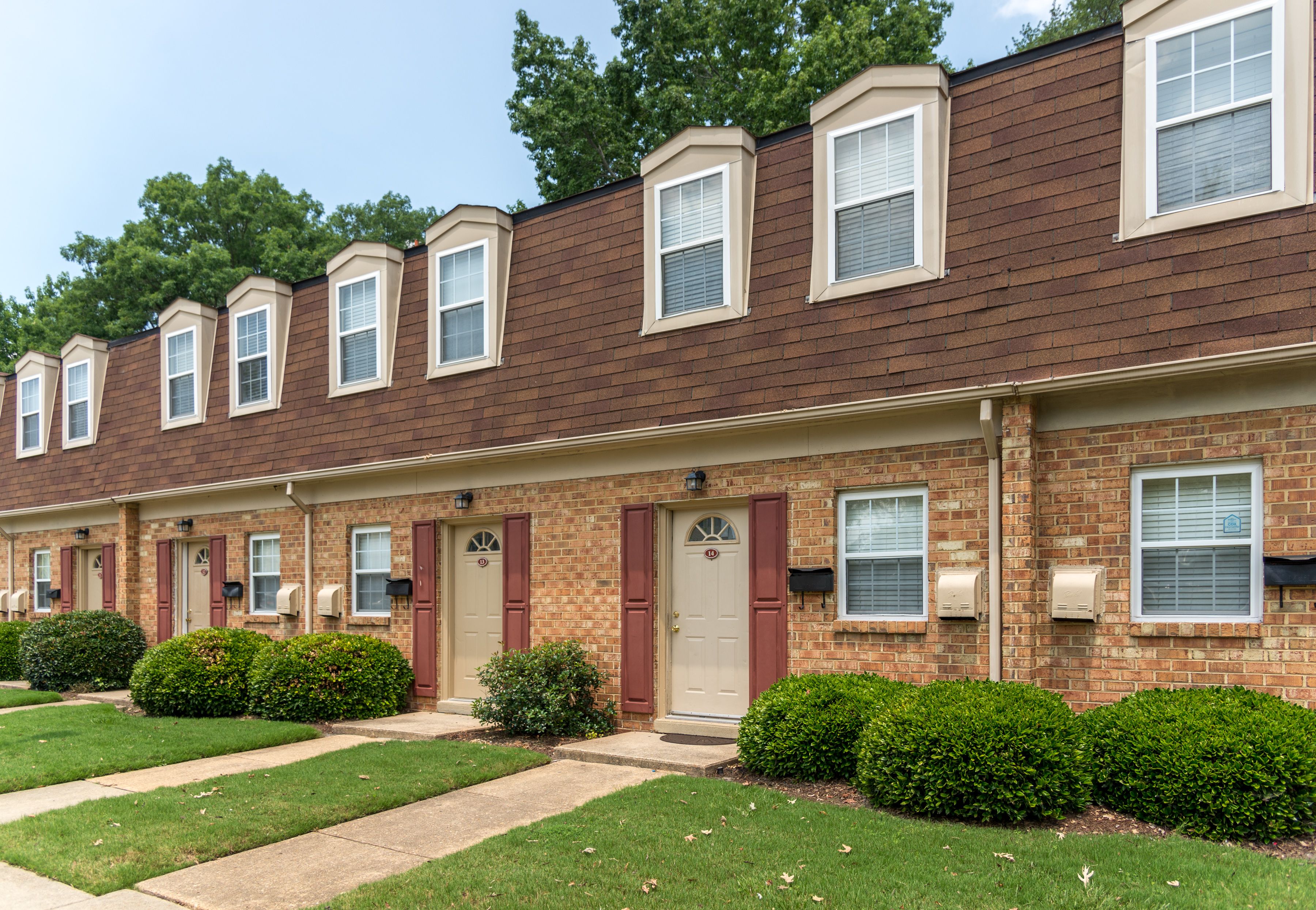 Whispering Oaks Apartments Photo