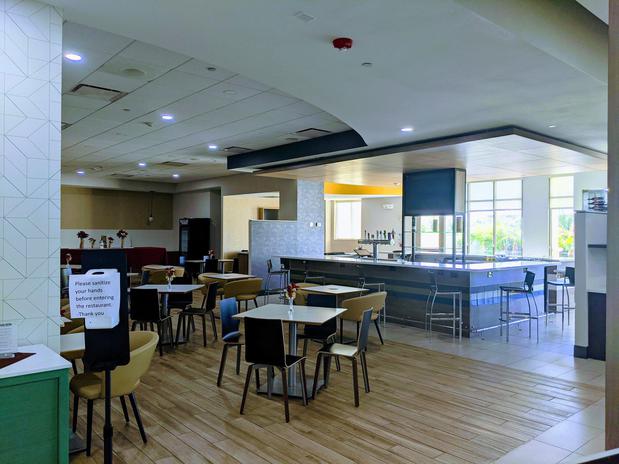 Images Holiday Inn & Suites Phoenix Airport by IHG