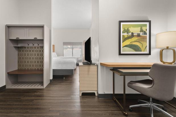 Images Holiday Inn & Suites Bothell by IHG