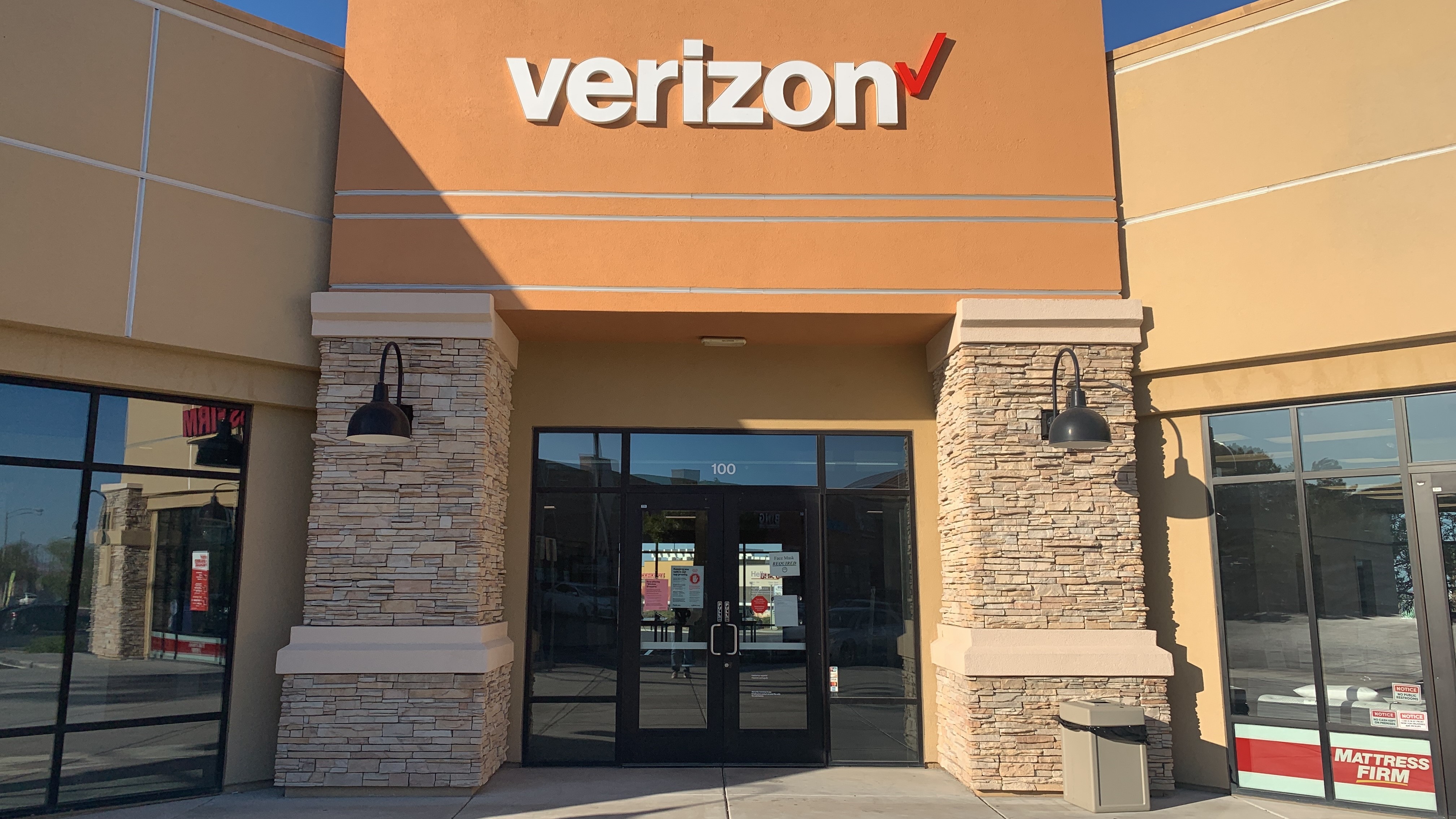 Verizon Authorized Retailer – GoWireless Photo