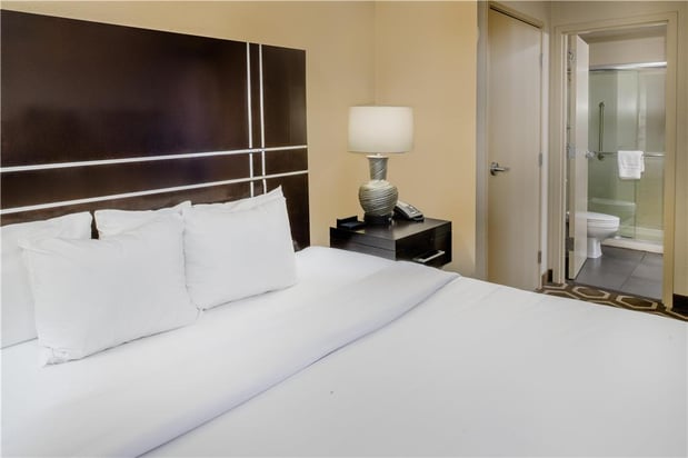 Images Embassy Suites by Hilton St. Louis Airport