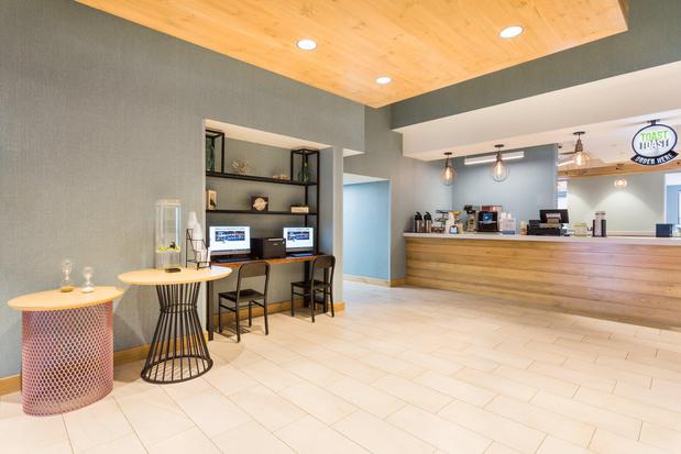 Images Holiday Inn Boone - University Area by IHG