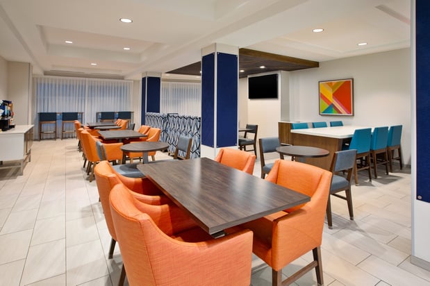 Images Holiday Inn Express & Suites Grand Rapids-North by IHG