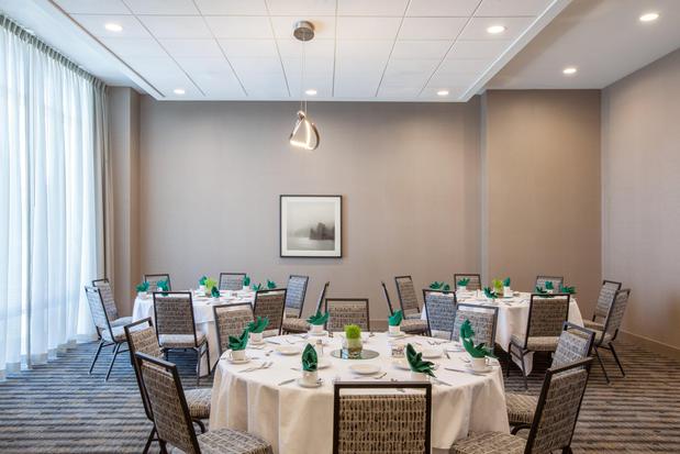 Images Holiday Inn Cleveland Clinic by IHG