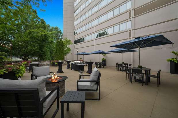 Images Embassy Suites by Hilton Detroit Troy Auburn Hills