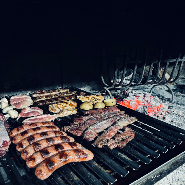 Images Tu Lugar Brasas y Tapas