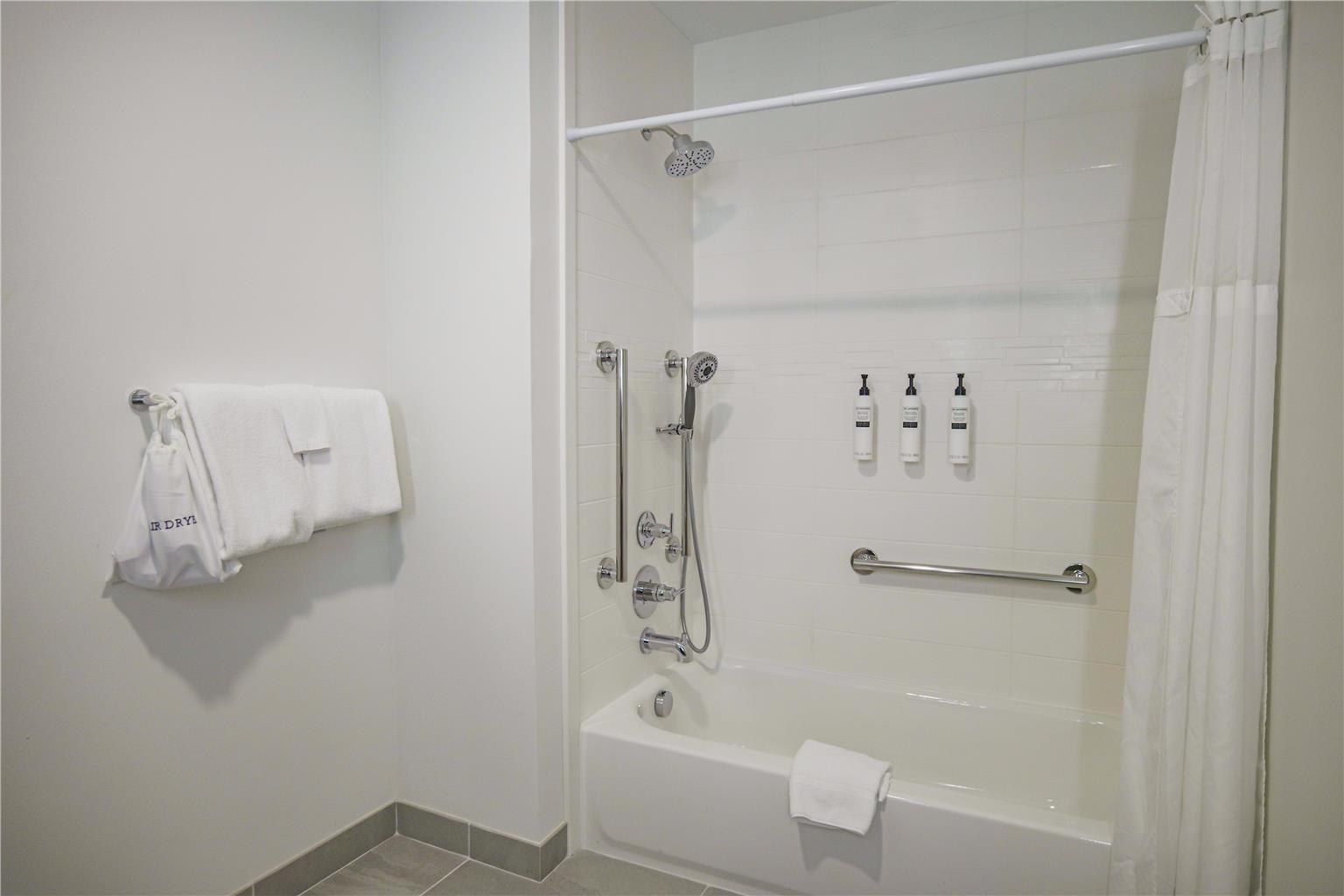 Guest room bath