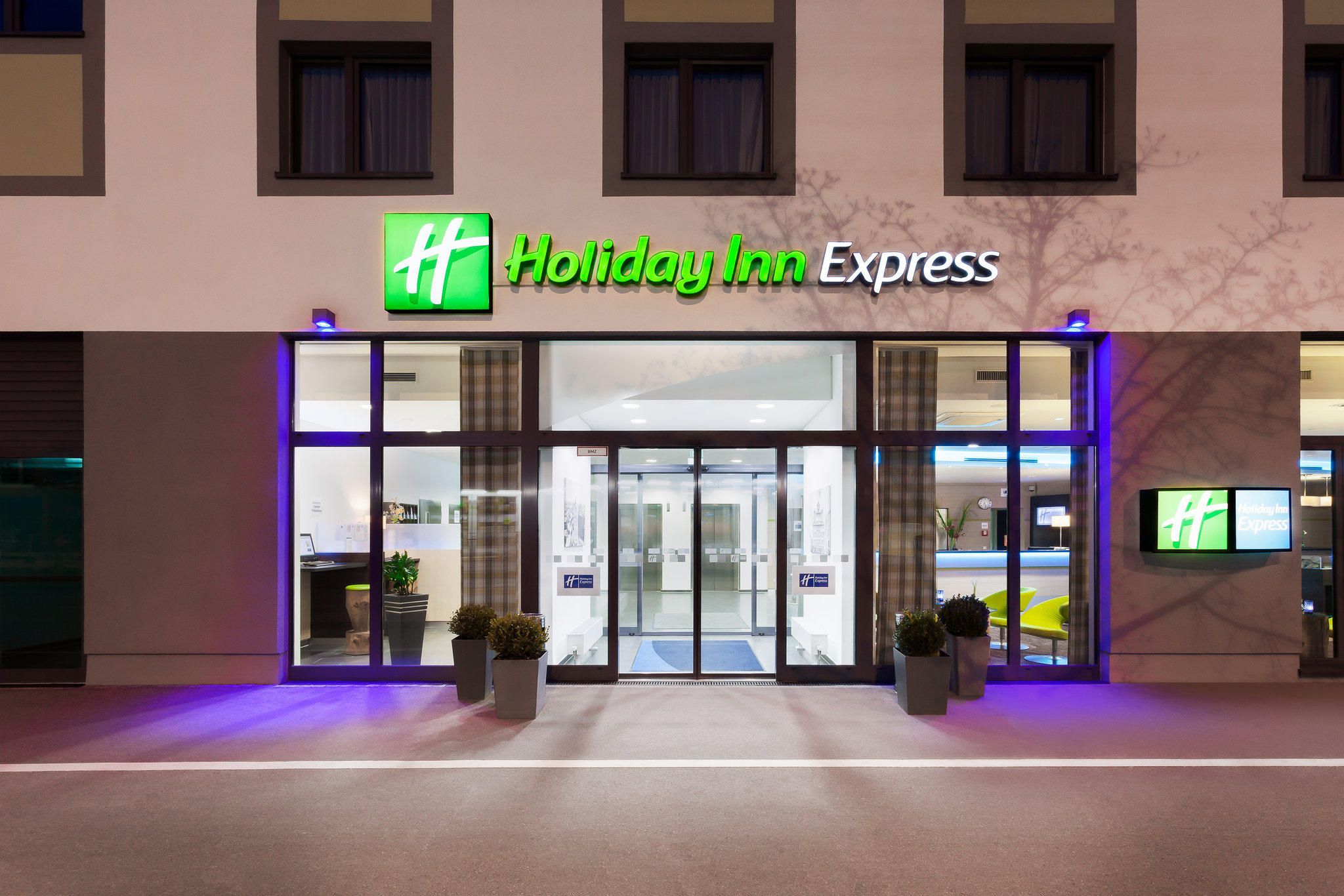 Holiday Inn Express Augsburg, an IHG Hotel, Nagahama-Allee 77 in Augsburg
