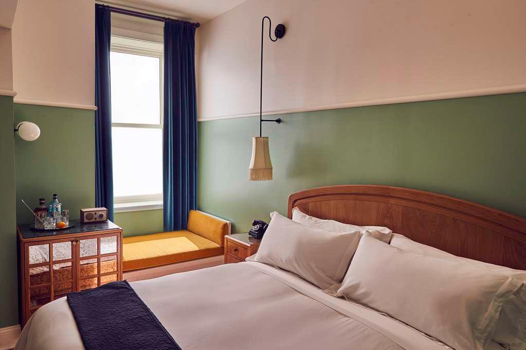 The Drayton Hotel Savannah, Curio Collection by Hilton