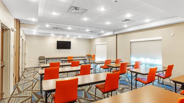 Images Holiday Inn Express & Suites Mobile - University Area by IHG