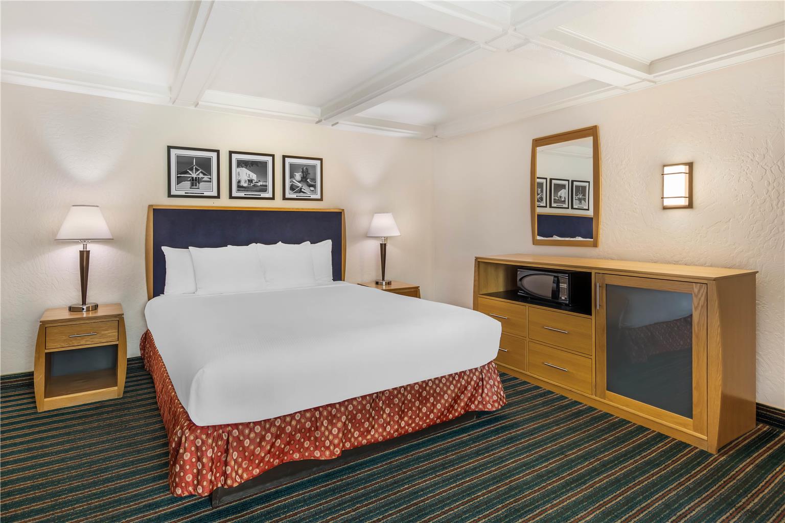 King - Pool View Balcony