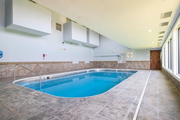 Images Holiday Inn Express & Suites Bedford by IHG