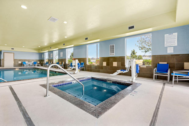 Images Holiday Inn Express & Suites Sumner - Puyallup Area, an IHG Hotel