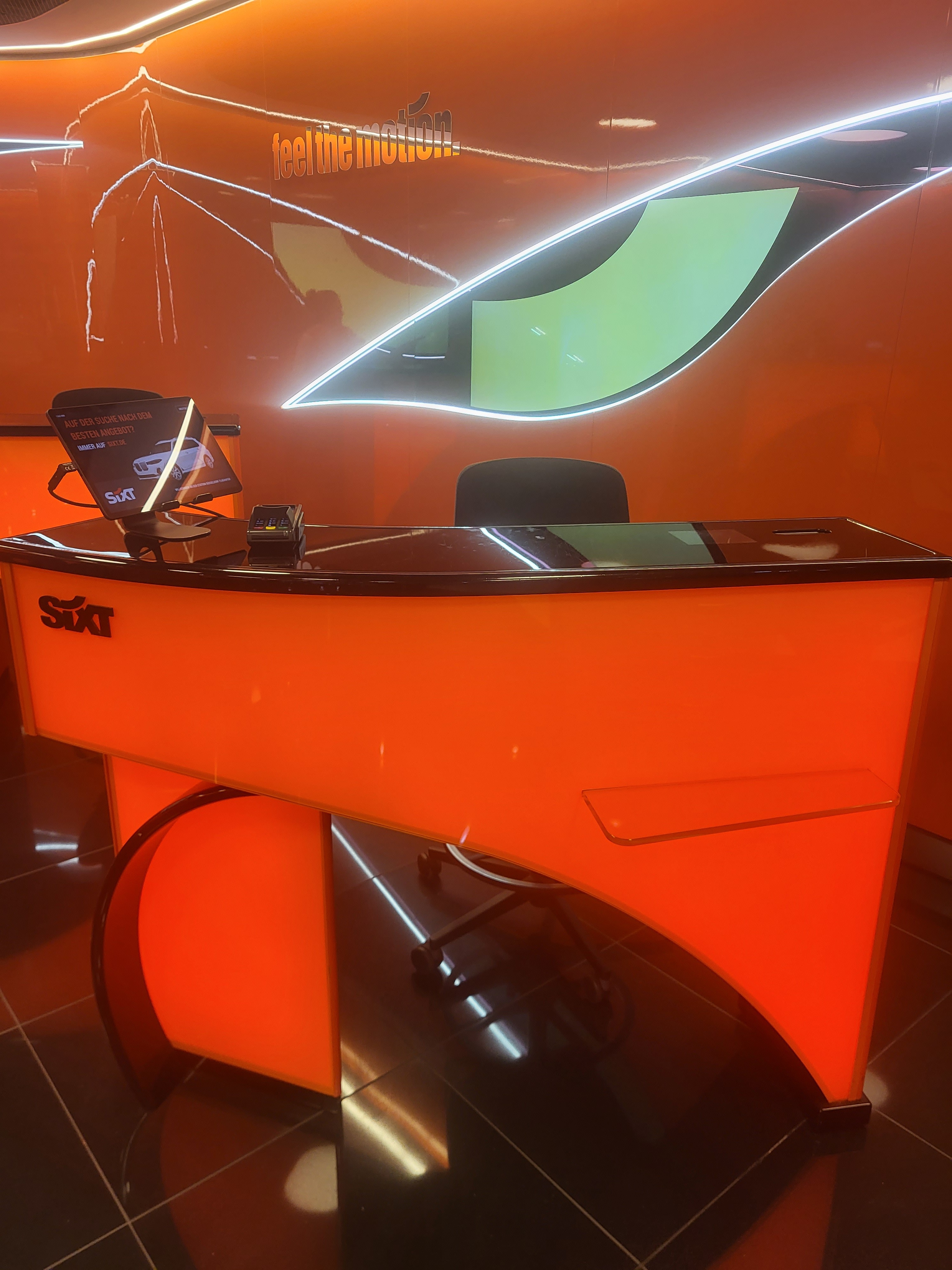 SIXT Autovermietung Düsseldorf Flughafen, Terminal Ring 1, Zentralgeb. in Düsseldorf